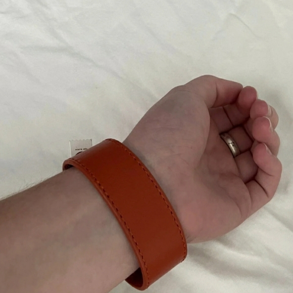 Brand New w/ tag Tory Burch Cuff! Great gift - Picture 3 of 5